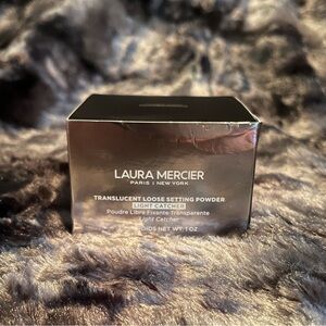 Laura Mercier Translucent Loose Setting Powder - Light Catcher- in Honey Star